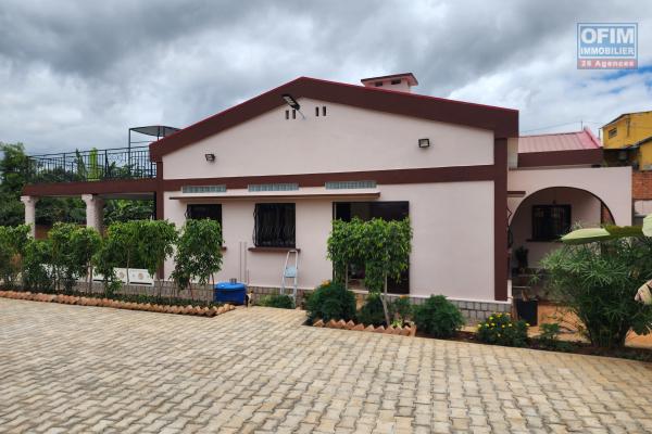 A LOUER - Jolie villa basse meubl&eacute;e de type F5 situ&eacute;e &agrave; Ivato. Contact rapide Mr Jacky + 261 34 02 443 04