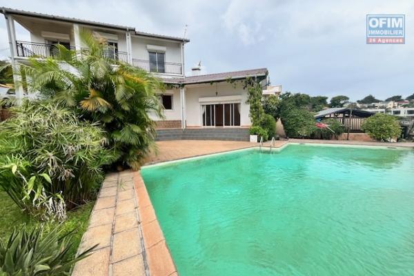 Une villa F5 avec piscine &agrave; Ambohibao ( CONTACT LALAINA 034 08 583 76 )