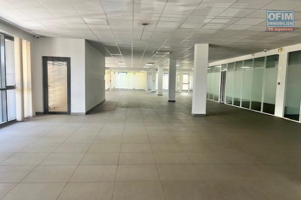 Un local professionnel de 900m2 &agrave; Alarobia