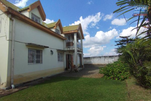 A vendre, maison F4 à étage, avec une belle vue sur Ambolokandrina -Antananarivo