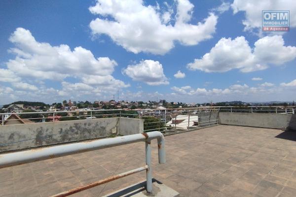 A vendre, villa moderne &agrave; &eacute;tage F11 avec piscine, en cous de finition sur Ilaivola Ivato- Antananarivo