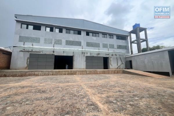 2 entrep&ocirc;ts neufs de 1 040m2 chacun sur deux niveaux &agrave; Mandrosoa Ivato