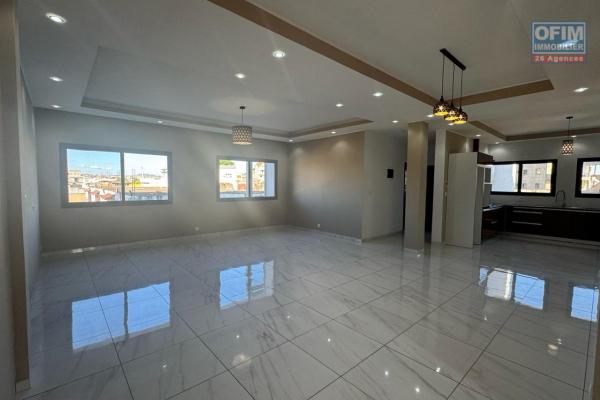 Un appartement spacieux T5 de 210m2 s&eacute;curis&eacute; &agrave; By pass