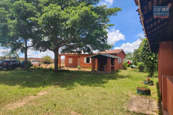 A VENDRE - Idéal pour ferme, centre de loisir ou autres activités professionnels un grand terrain de 1HA57A10CA situé à Manandriana à quelques mètres de la RN3