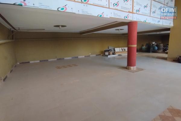 A louer. Entrep&ocirc;t de 150 m2 sis &agrave; Besarety