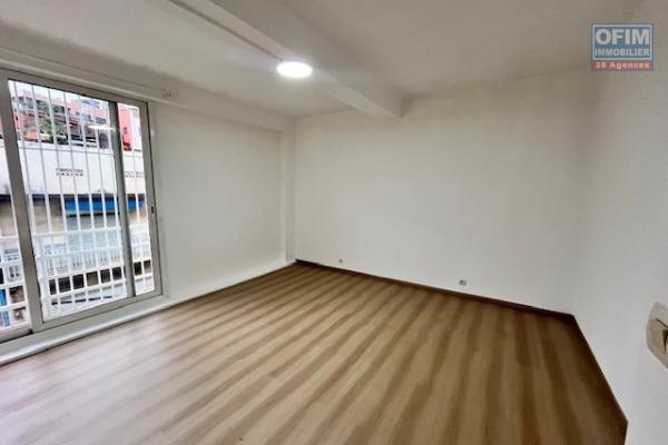 Un appartement T3 au 2&egrave;me &eacute;tage &agrave; Tsaralalana