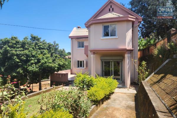 &Agrave; LOUER - Villa &agrave; &eacute;tage de type F4 situ&eacute; &agrave; Ambohibao