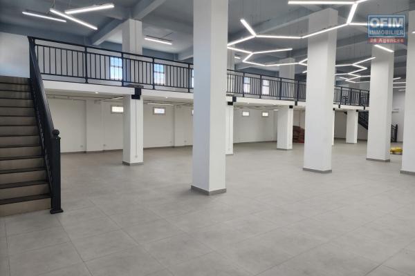A LOUER - local moderne &agrave; usage professionnel de 400 m2 situ&eacute; &agrave; Andraharo