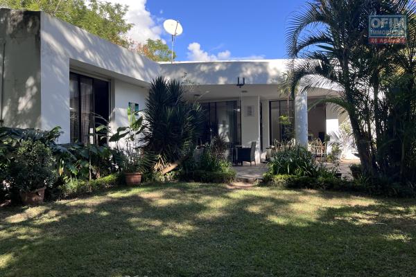 Vente d'une ville F5 d'une superbe propri&eacute;t&eacute; d'un terrain de 2 500m2 &agrave; Tanjombato