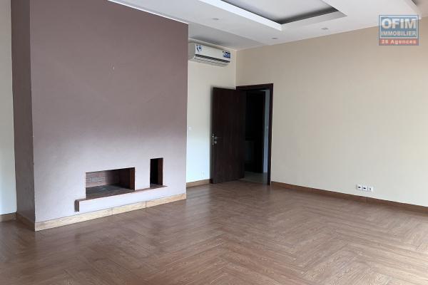 Un appartement T4 dans une résidence sécurisée à Androhibe