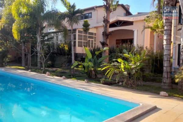 Une villa F5 meublée dans une petite residence avec piscine à Mandrosoa Ivato