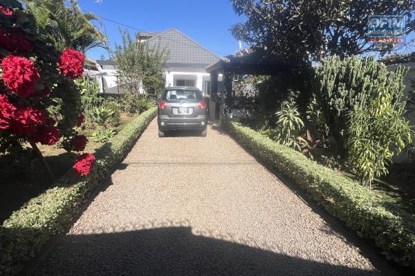 A vendre charmante maison avec grand jardin &agrave; Amborompotsy, Baisse de prix!