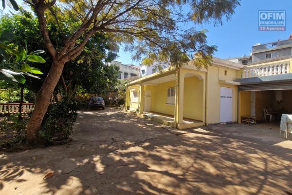 Une villa basse F4 avec jardin arbor&eacute; &agrave; Analamahitsy