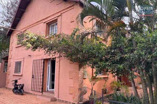 Une villa meublée F5 tout près du Lycée Français et leader Price à Ambatobe