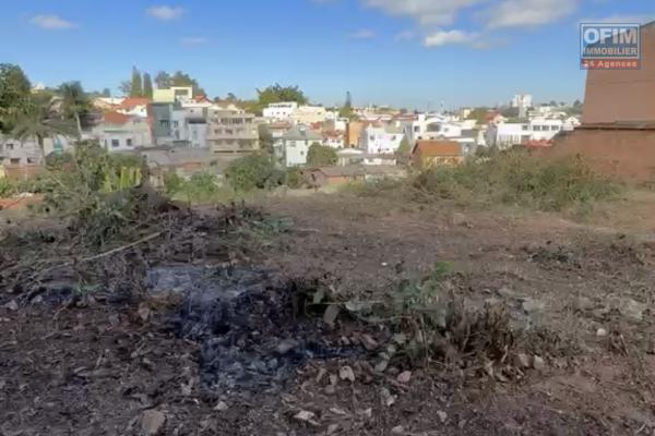 Vente d'un terrain de 845 m2 pr&ecirc;t &agrave; b&acirc;tir &agrave; Androhibe
