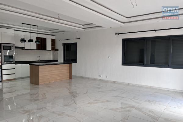 Trois grands appartements T5 neufs et lumineux à Mahazoarivo