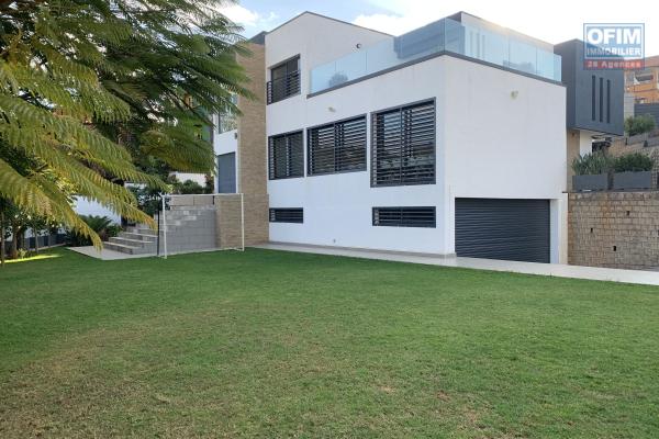 Vente d'une villa F6 meublée de standing à Iavoloha Mandrimena