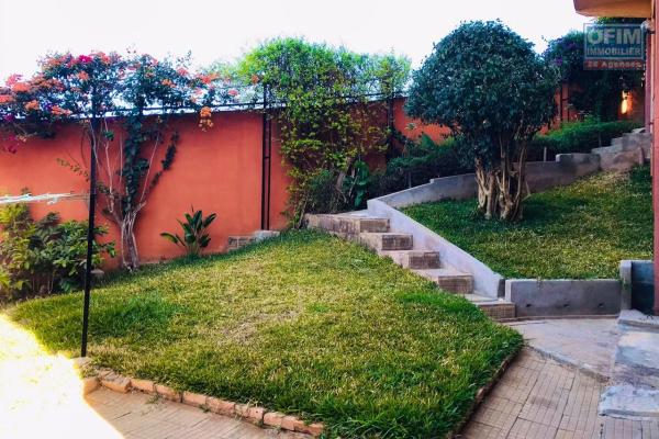 Un appartement T3 meublé au rez de jardin à Ambatobe
