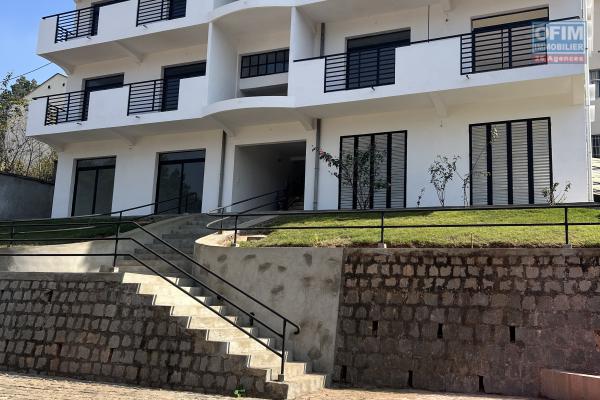&Agrave; louer &ndash; Ensemble de 3 appartements (RDC + 1er &eacute;tage) &ndash; Analamahitsy Park