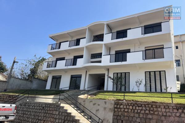 &Agrave; LOUER &ndash; IMMEUBLE COMPLET AVEC 5 LOGEMENTS &Agrave; ANALAMAHITSY PARK