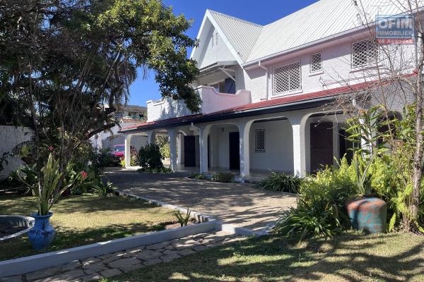 Une belle villa F6 à Ambatobe tout près du Lycée Français