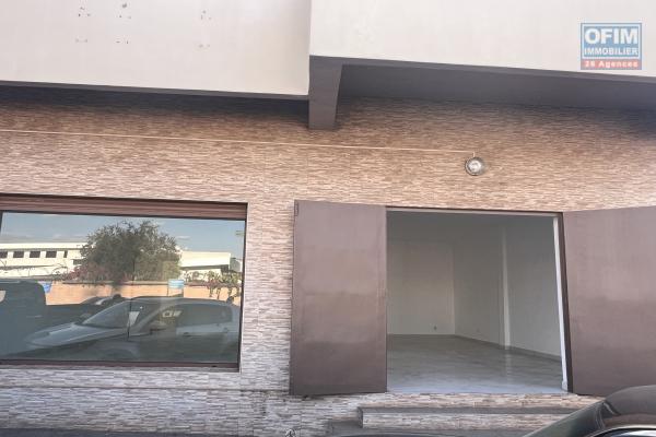 &Agrave; LOUER &ndash; Local spacieux de 79 m2 &agrave; Talatamaty