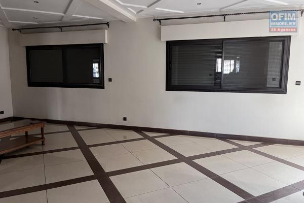 Un appartement T3 s&eacute;curis&eacute; &agrave; Alarobia Ivandry