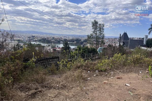Vente d'un terrain de 2 200m2 avec vue sur le lac Anosy &agrave; Fort Voyron