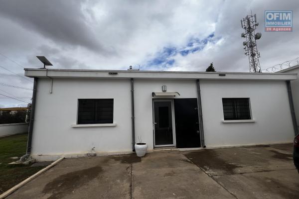 A vendre belle propriété avec un villa F3 et dépendance à Ampitatafika