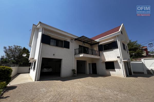 Loft spacieux T4 à louer à Avarabohitra Itaosy