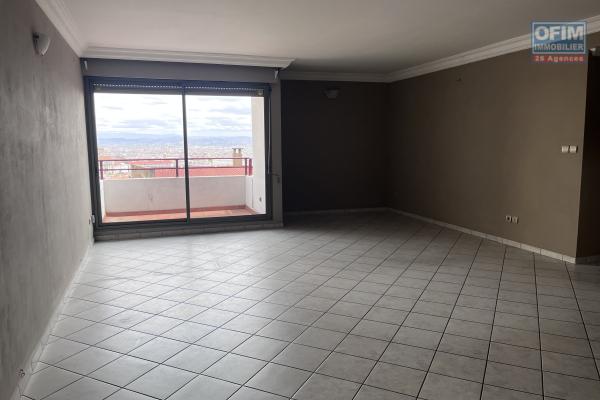 Un appartement T4 en duplex avec vue &agrave; Ambatonakanga