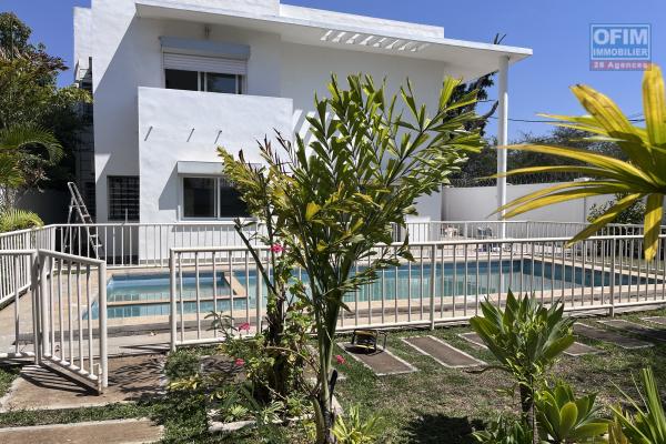 Une villa F5 avec piscine dans une résidence Bonnet à Ivandry