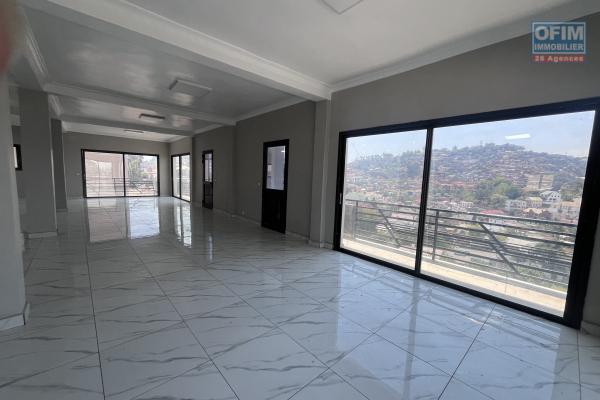 Un local neuf de 200m2 à Ambatoroka