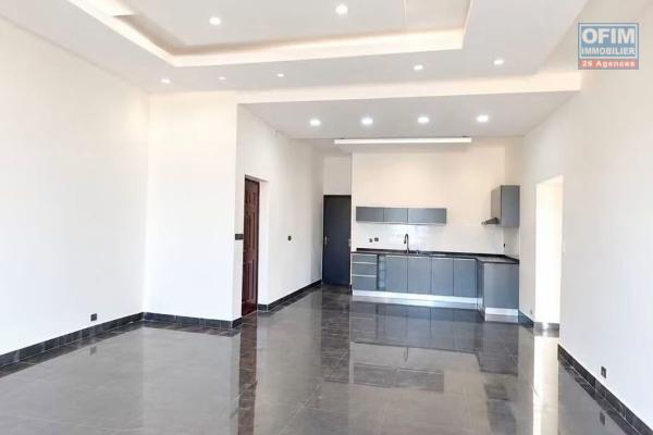 Un appartement T3 sécurisé à Analamahitsy Andrononobe