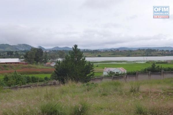 A vendre très beau terrain de 7500 m2 avec vue sur le lac à Ivato