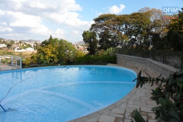A louer bel appartement meublé équipé avec piscine dans une résidence sécurisée à Ivandry Antananarivo
