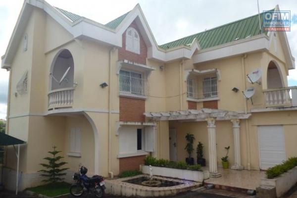 A vendre belle villa spacieuse de type F6 à Ambohibao Ambohijanahary