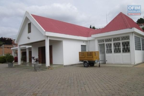 A louer une villa F5 dans un quartier résidentiel à Avarabohitra Itaosy Antananarivo