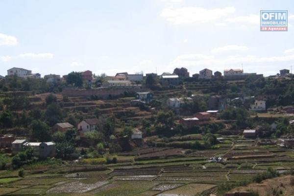 Deux terrains mitoyens de 678 et 890 m2 à vendre à Ambodihady Ambohidrapeto