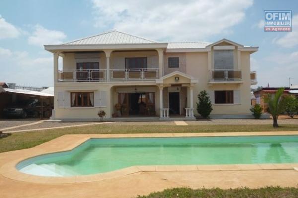 A vendre magnifique villa de standing avec piscine à Anosy Avaratra