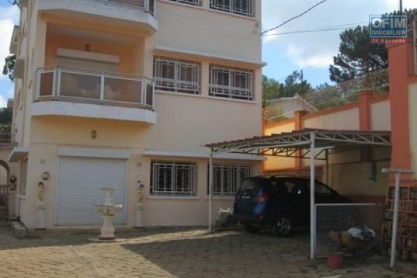 A louer deux  appartements T4-T3 proche du centre ville sis à Ampasanimalo-Antananarivo