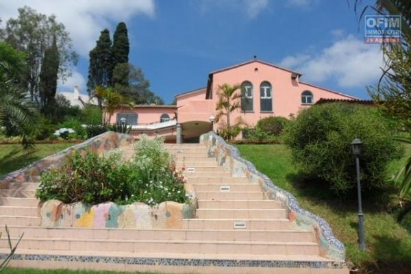 A louer superbe villa F5 très belle vue sur la Haute Ville Tananarive.
