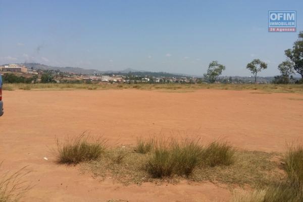 A vendre grand terrain de 6 000 m2 Ambohidratrimo Ankazobe