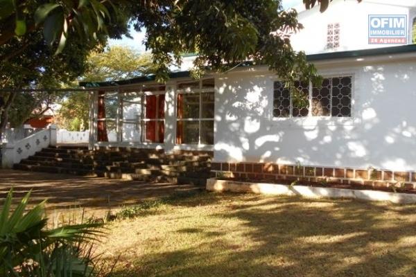 A louer une villa F5 dans une résidence très calme à Ambohitrarahaba Antananarivo