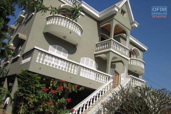 A louer, grande villa F6 à usage mixte idéal pour chambre d'hôte ou ONG à Ambohimiandra Antananarivo