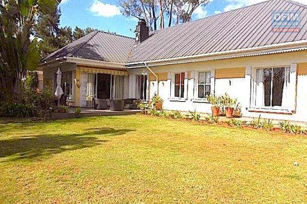 A vendre lots de 3 villas à Nanisana Ambatobe proche Lyceé et Ankorondrano