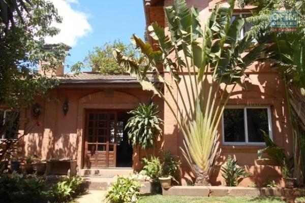 A louer 2 villas à usage mixte ou chambre d'hôte à Andohanimandroseza