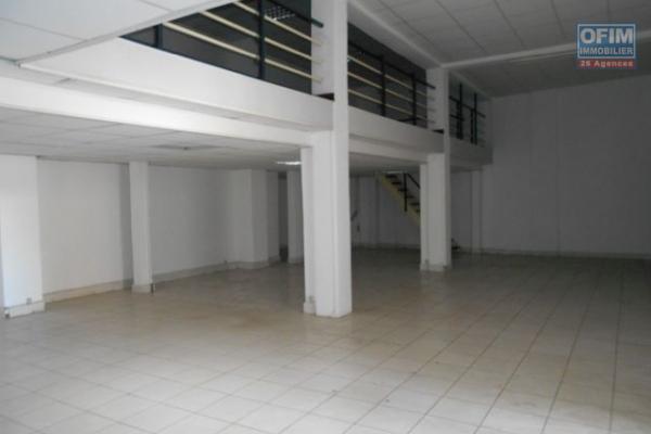 A louer un local de 200m2 avec mezzanine à Tsaralalana Antananarivo