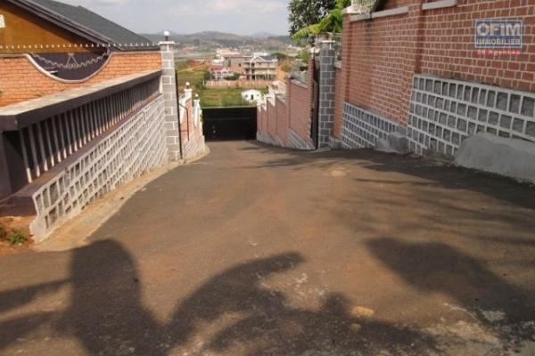 A vendre, un beau terrain déjà clôturé  à Ambatomaro-Antananarivo