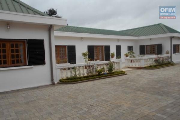A louer une villa F5 neuve plein pied à Maibahoaka Ivato Antananarivo